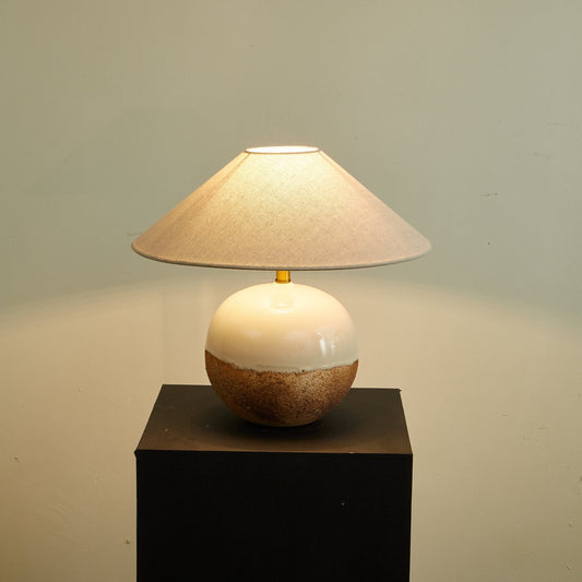 Two-color round table lamp